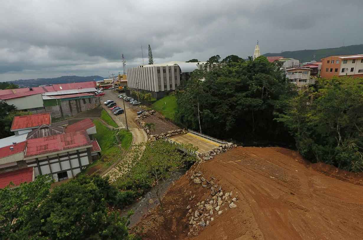  Diseño geométrico, funcional, señalización,  seguridad vial y diseño estructural de puente y alcantarilla de cuadro; Inspección de ejecución del proyecto desarrollo urbanístico  Hacienda Campo Real, Ciudad Quesada-San Carlos.  Cliente: Hacienda Campo Real