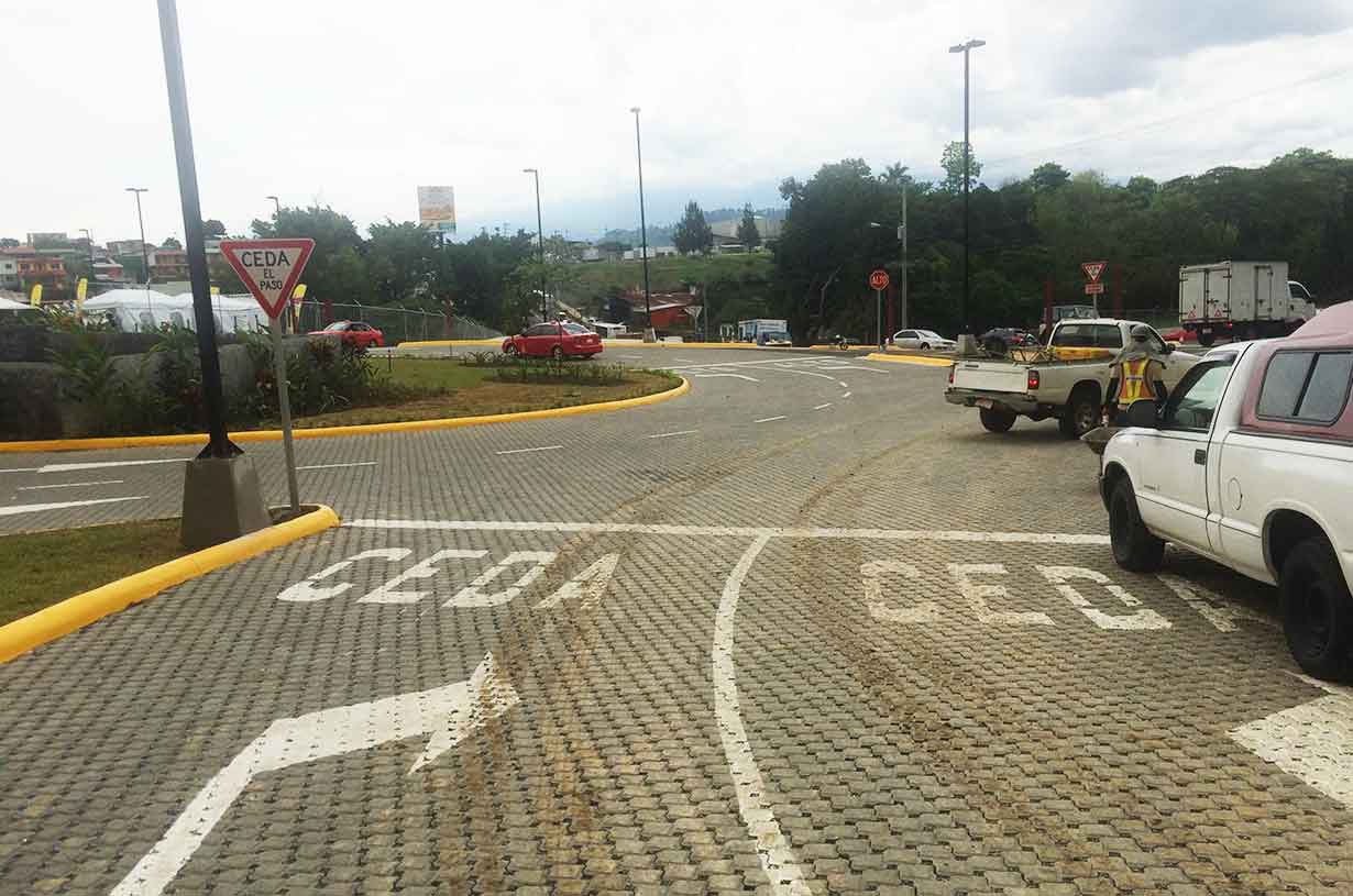 Inspección de obras de construcción de acceso Ferretería EPA, Desamparados.  Cliente: Calle Nicata, S.A.